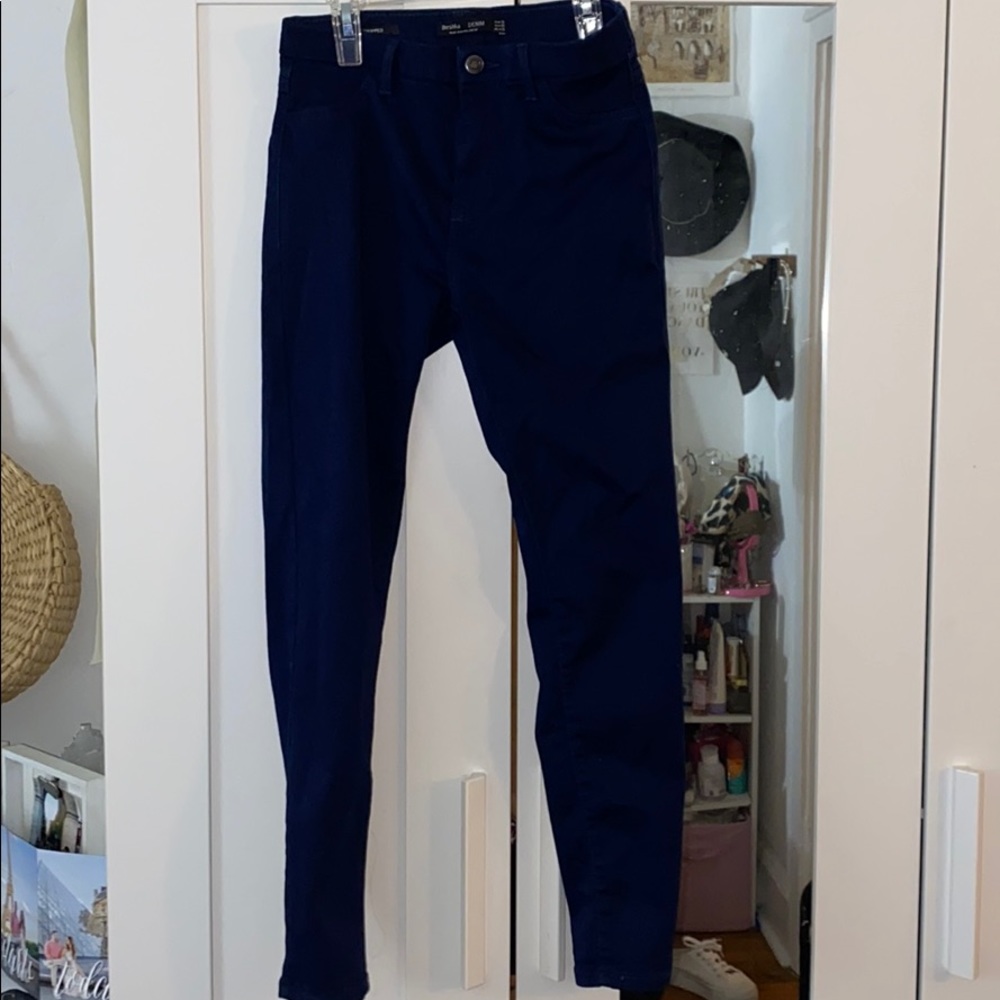 Skinny, cropped high waist jean